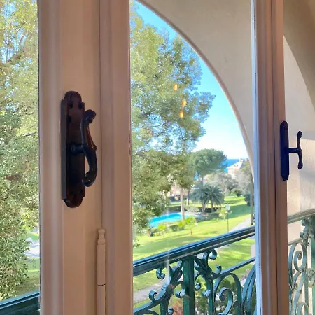 Casaviva-stylish Trilo With Ac-shared Pool-parking Apartment