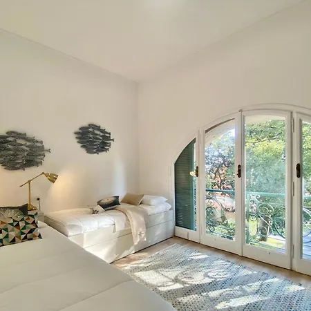 Casaviva-stylish Trilo With Ac-shared Pool-parking Apartment *