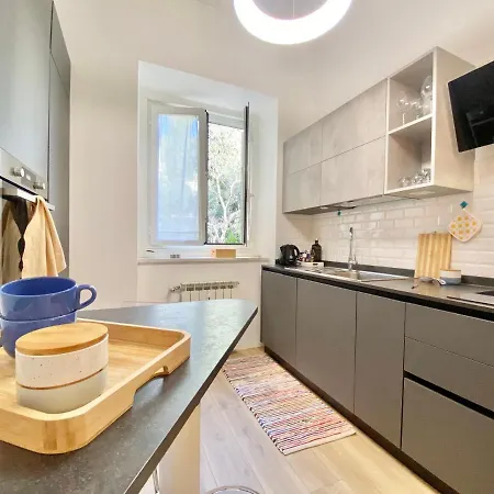 Casaviva-stylish Trilo With Ac-shared Pool-parking Apartment Genua