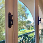 Casaviva-stylish Trilo With Ac-shared Pool-parking Apartment