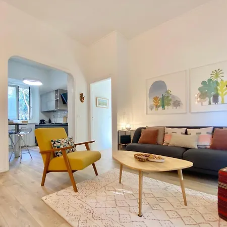 Casaviva-stylish Trilo With Ac-shared Pool-parking Генуя