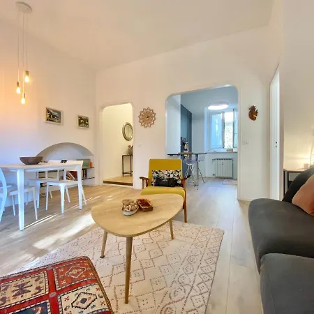 Casaviva-stylish Trilo With Ac-shared Pool-parking