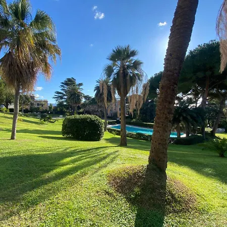 Casaviva-stylish Trilo With Ac-shared Pool-parking *