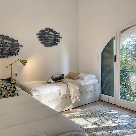 Casaviva-stylish Trilo With Ac-shared Pool-parking Genova