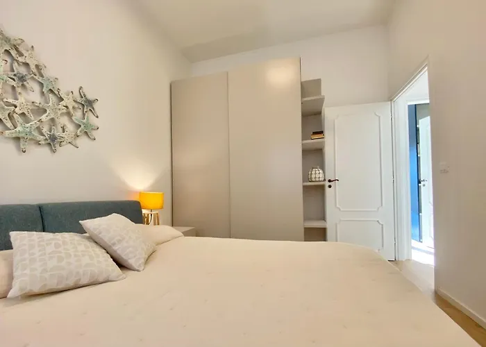 Casaviva-stylish Trilo With Ac-shared Pool-parking Lägenhet