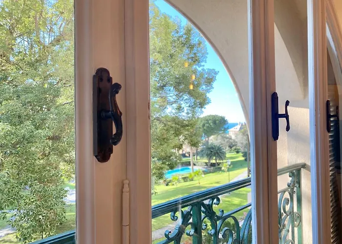 Casaviva-stylish Trilo With Ac-shared Pool-parking Apartment