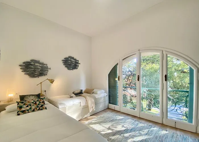 Casaviva-stylish Trilo With Ac-shared Pool-parking Apartment *