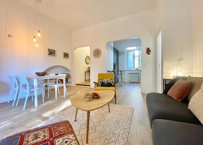 Casaviva-stylish Trilo With Ac-shared Pool-parking