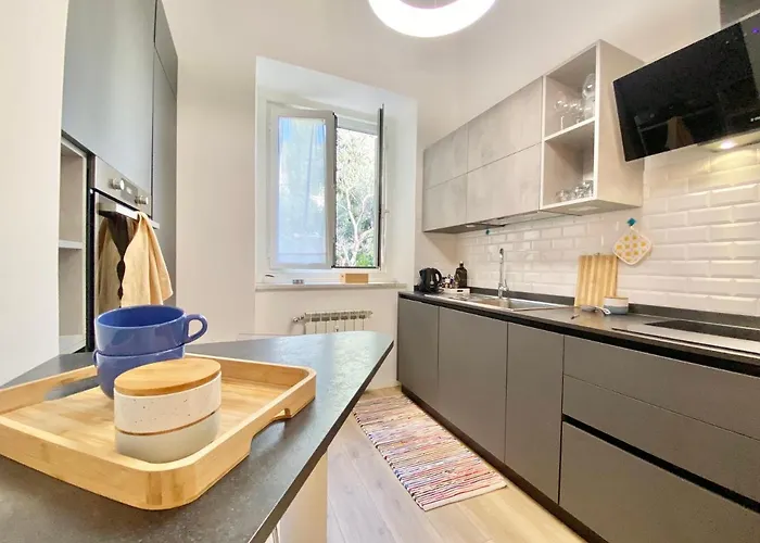 Casaviva-stylish Trilo With Ac-shared Pool-parking Apartment Genoa