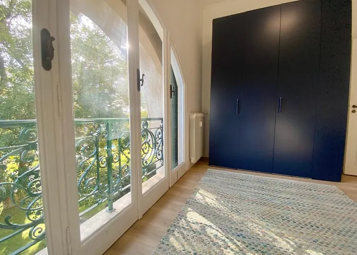 Casaviva-stylish Trilo With Ac-shared Pool-parking Apartment *