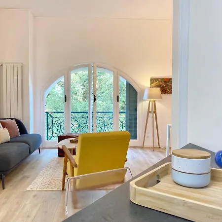 Casaviva-stylish Trilo With Ac-shared Pool-parking Apartamento